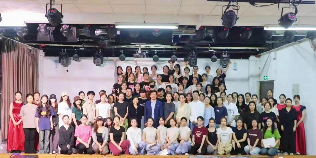 音乐学院舞蹈编导专业2023-2024学年第一学期期末考试表彰大会