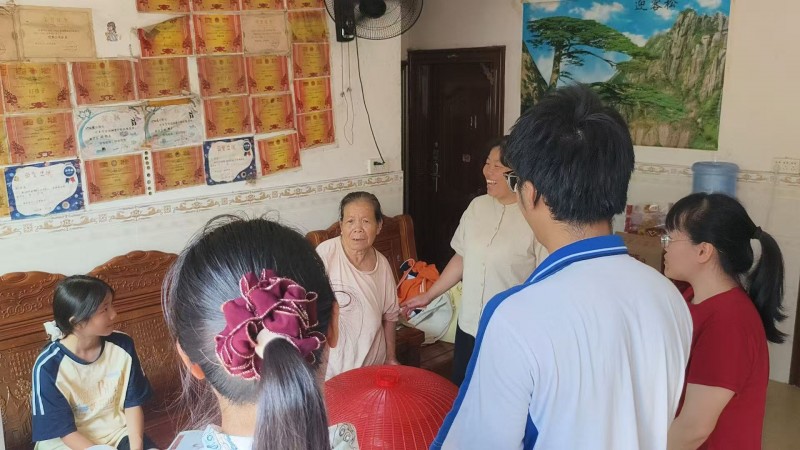 青春助力“百千万”|kaiyun开云官方网站青衿星火突击队赴阳山县江英镇开展暑期“三下乡”实践活动