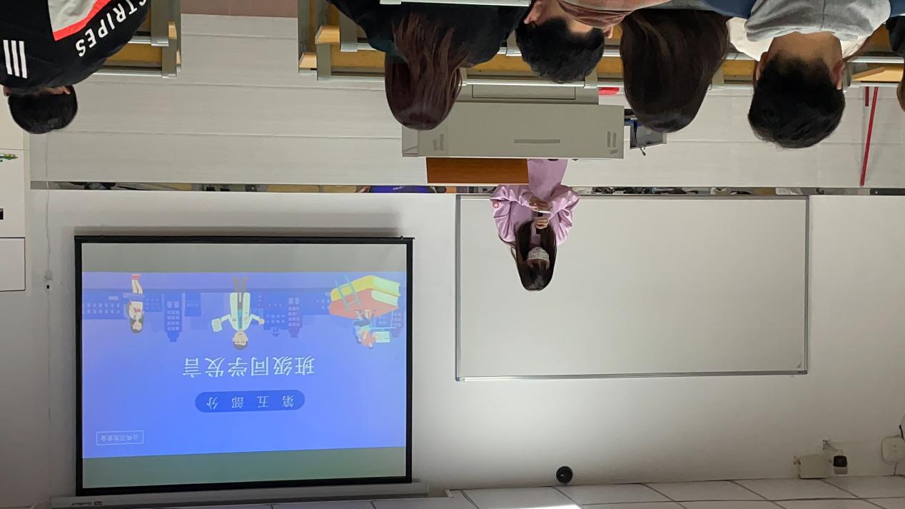 说明: 班级同学发言2